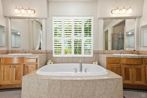 3646 Rutherford Way Santa Rosa CA 95404