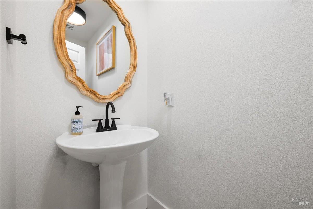 1433 Birdie Drive Windsor CA 95492