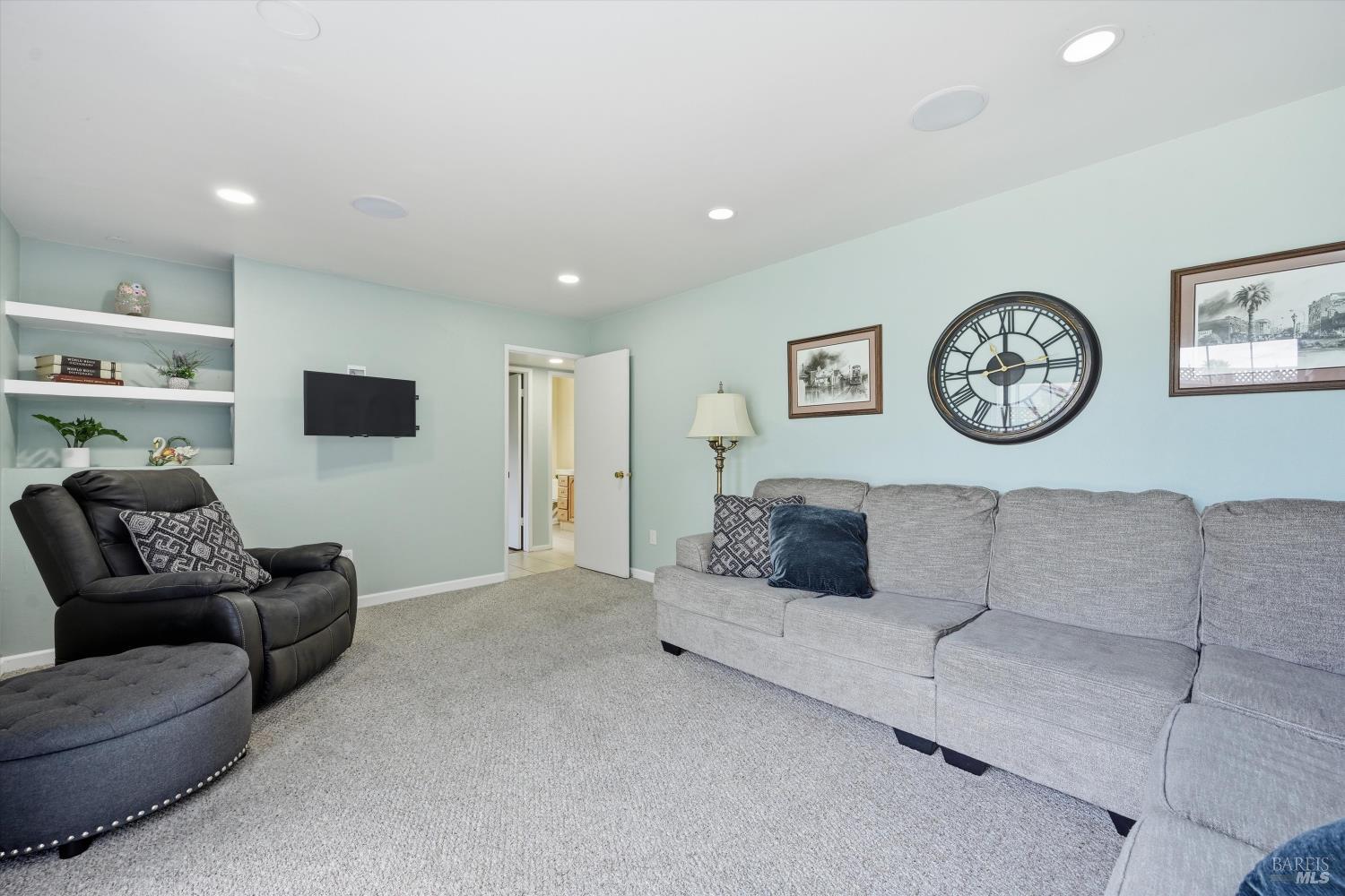 1657 Albin Way Petaluma CA 94954