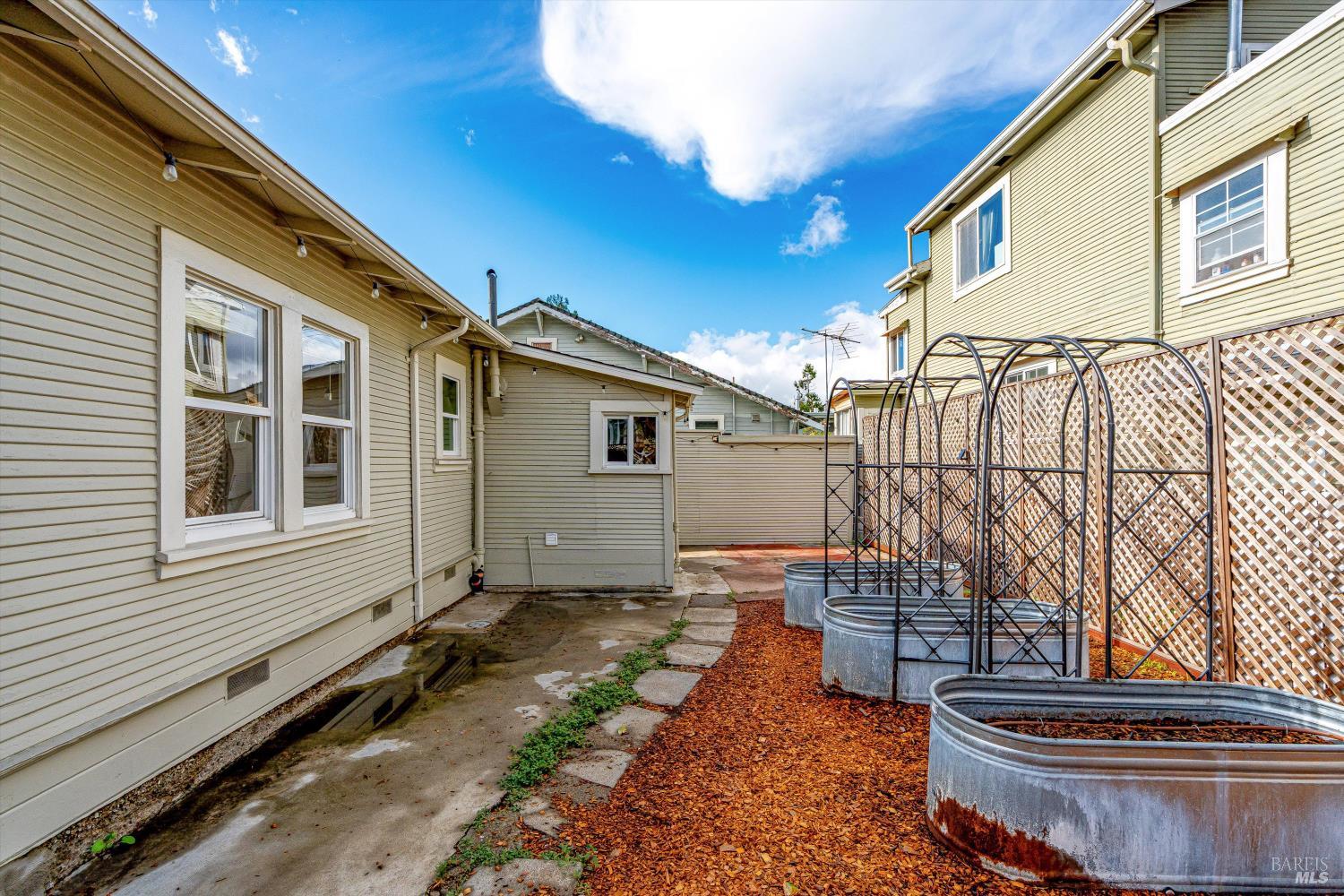3661 Loma Vista Avenue Oakland CA 94619