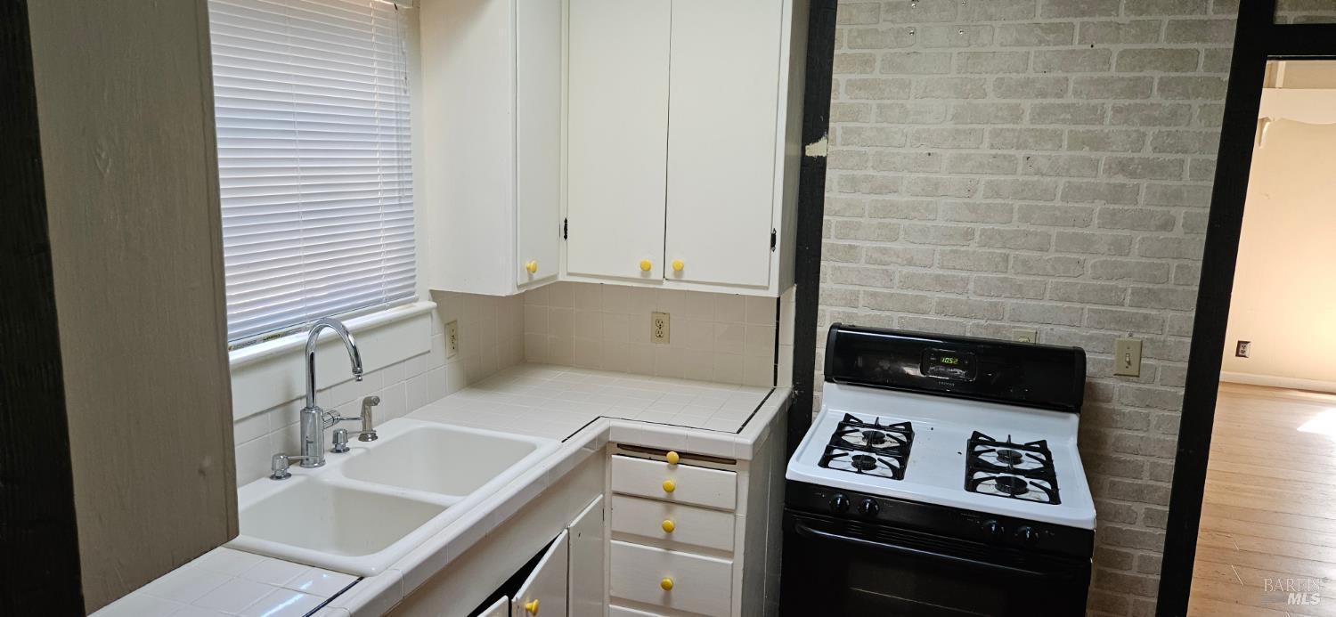 523 Center Street Healdsburg CA 95448
