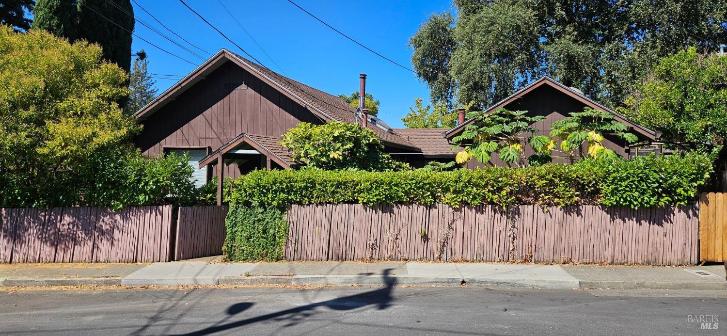 523 Center Street Healdsburg CA 95448