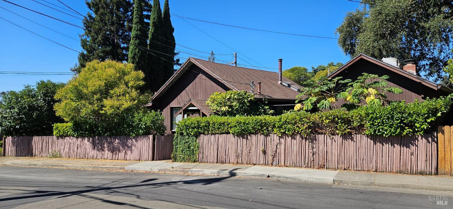 523 Center Street Healdsburg CA 95448
