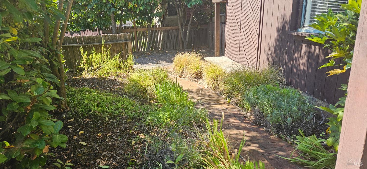 523 Center Street Healdsburg CA 95448