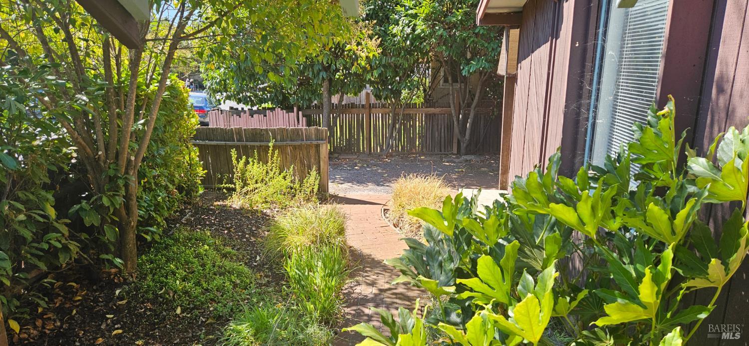 523 Center Street Healdsburg CA 95448