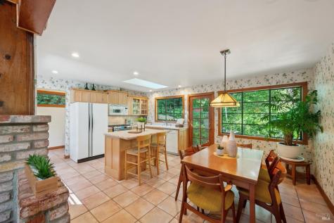 1311 W Dry Creek Road Healdsburg CA 95448