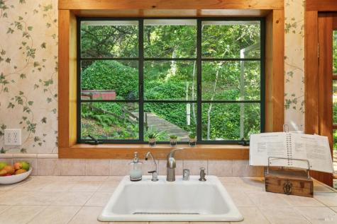 1311 W Dry Creek Road Healdsburg CA 95448