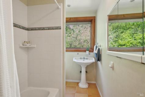 1311 W Dry Creek Road Healdsburg CA 95448