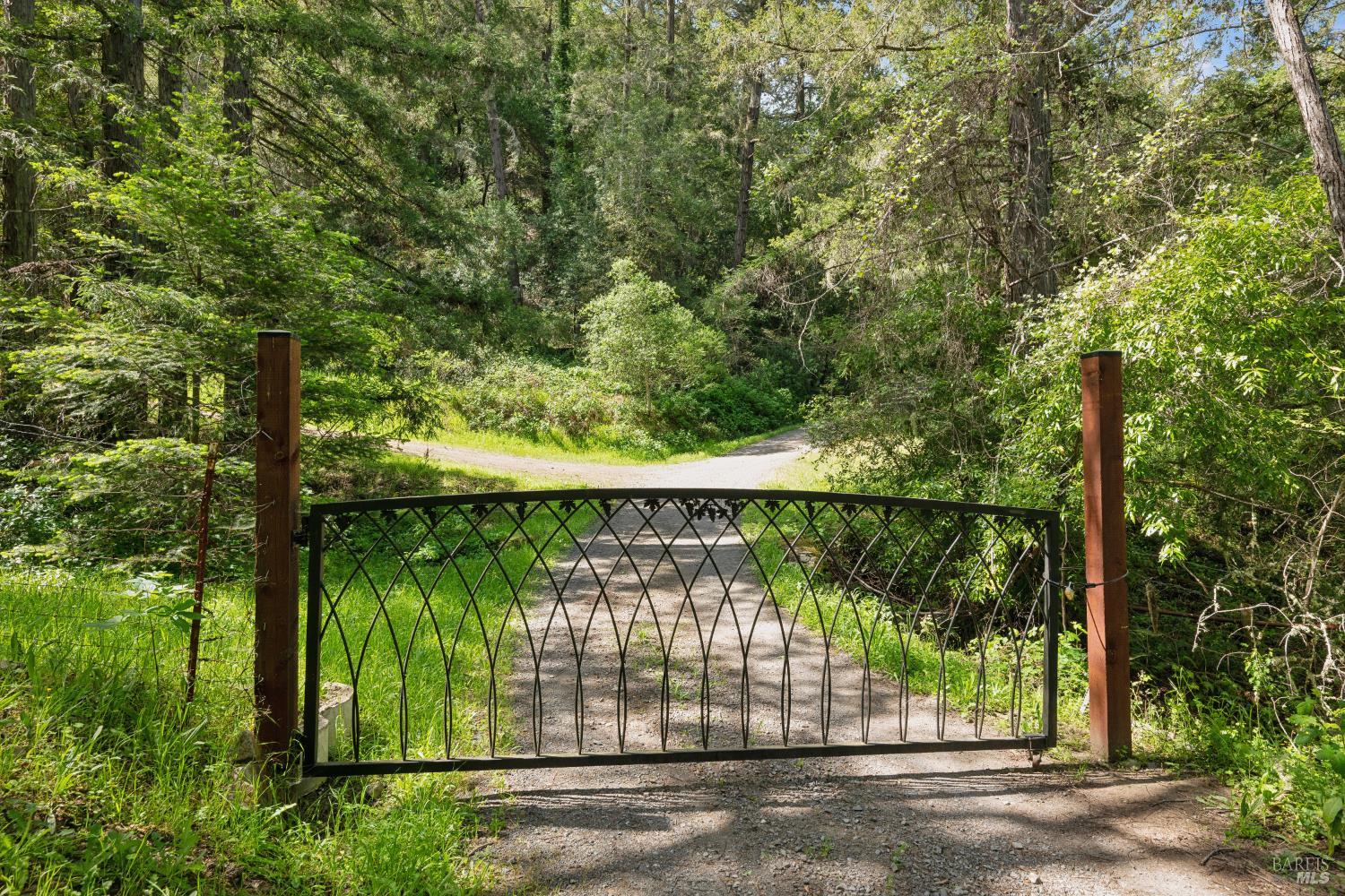 1311 W Dry Creek Road Healdsburg CA 95448