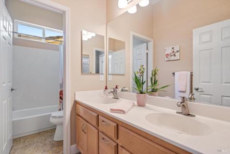 280 Decanter Circle Windsor CA 95492