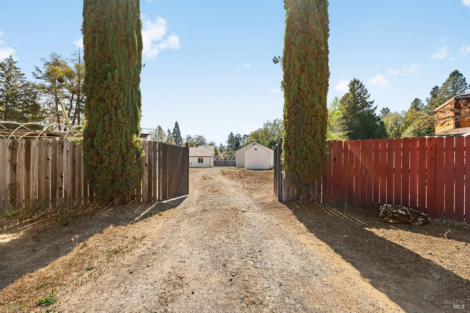 1041 Creek Side Court Laytonville CA 95454