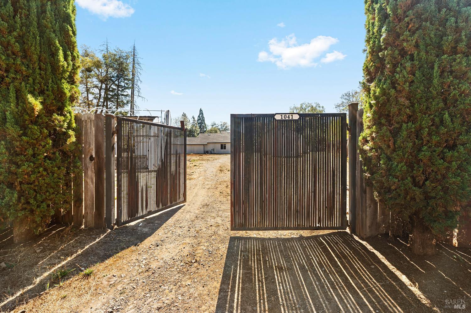 1041 Creek Side Court Laytonville CA 95454