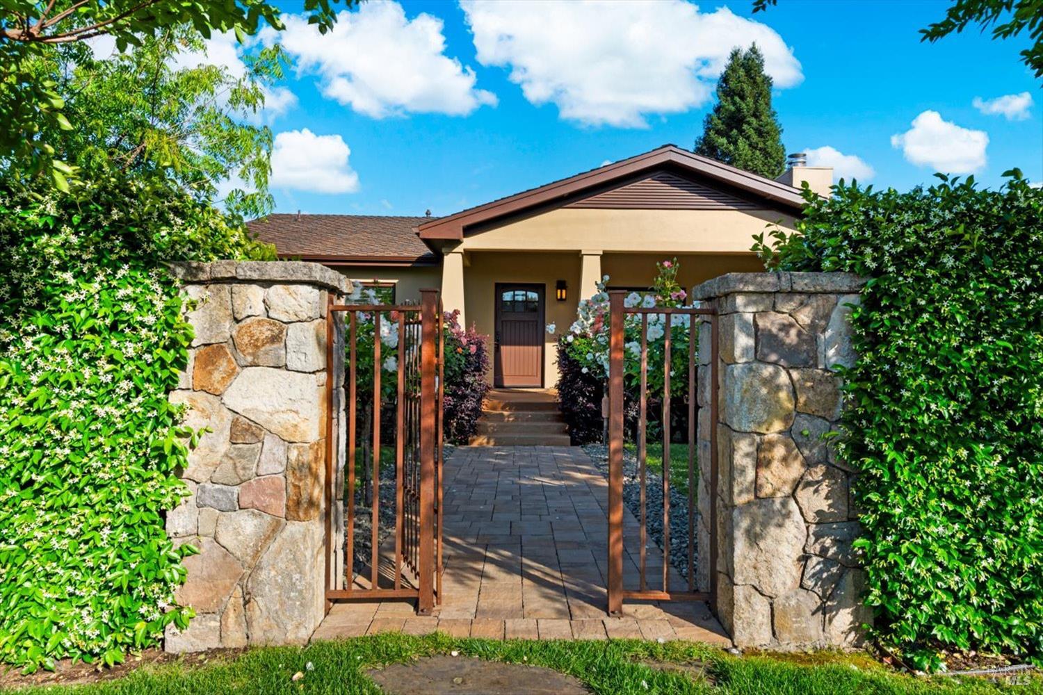 977 Pratt Avenue St. Helena CA 94574