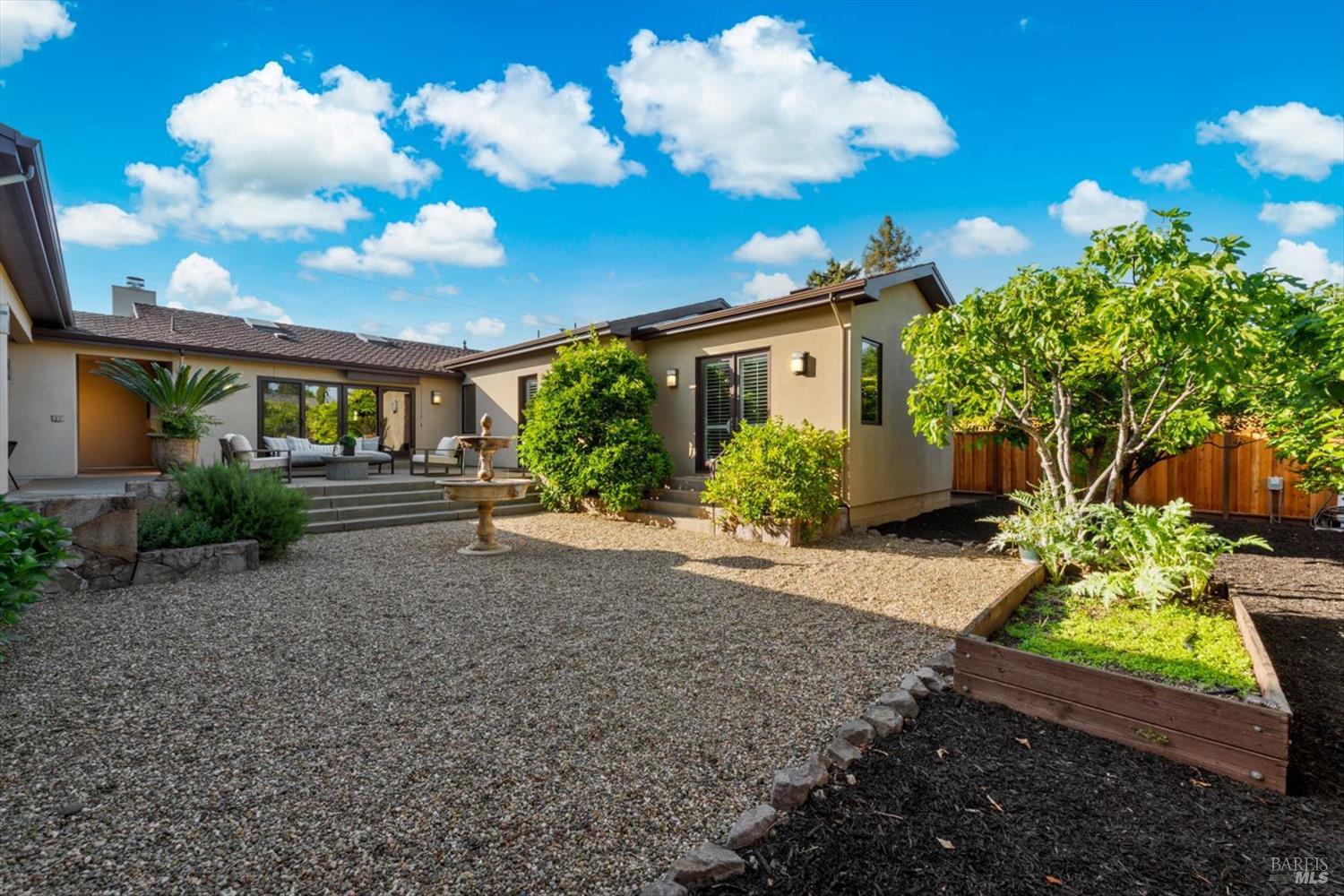 977 Pratt Avenue St. Helena CA 94574