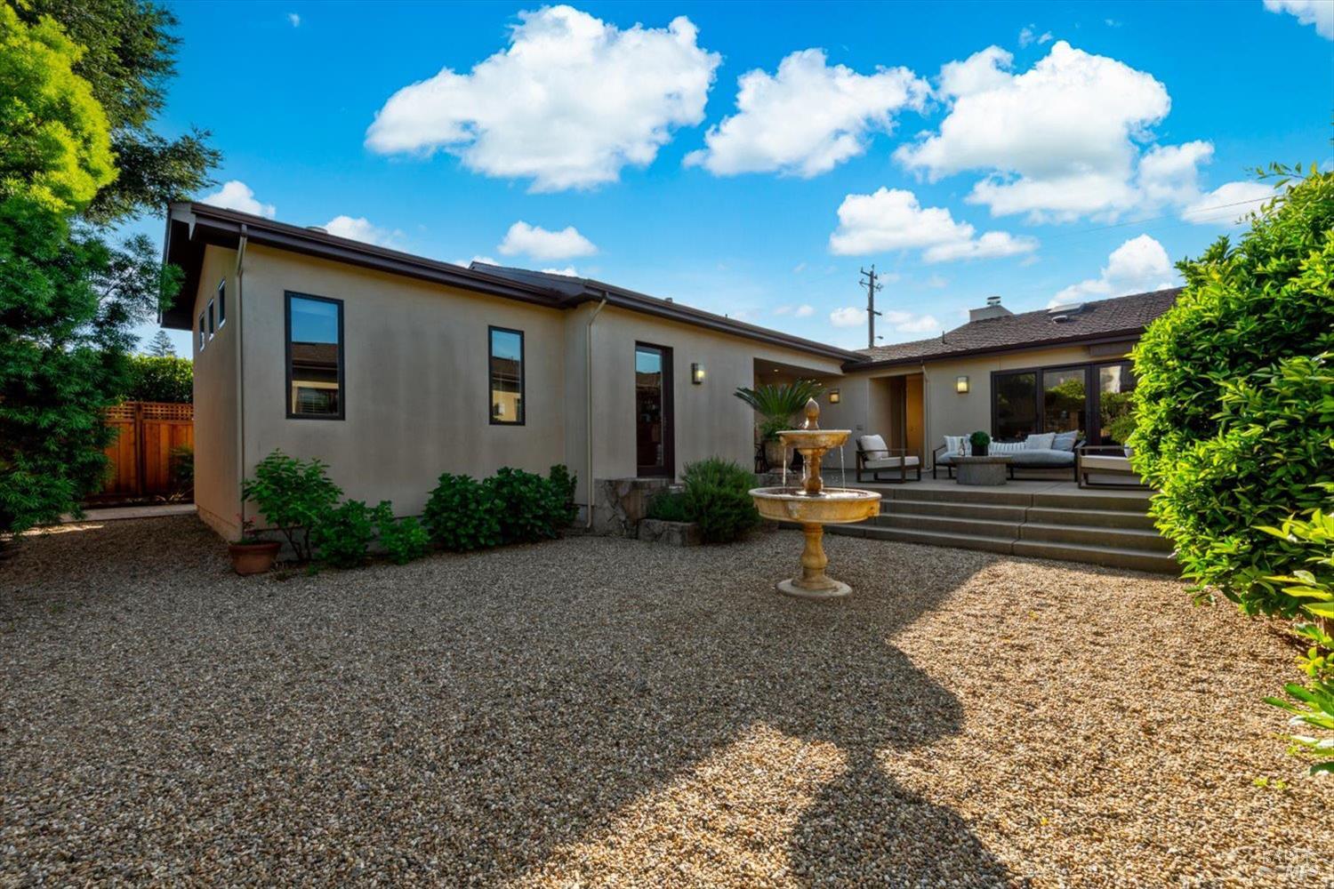 977 Pratt Avenue St. Helena CA 94574