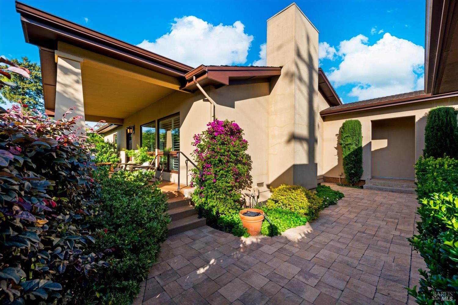 977 Pratt Avenue St. Helena CA 94574