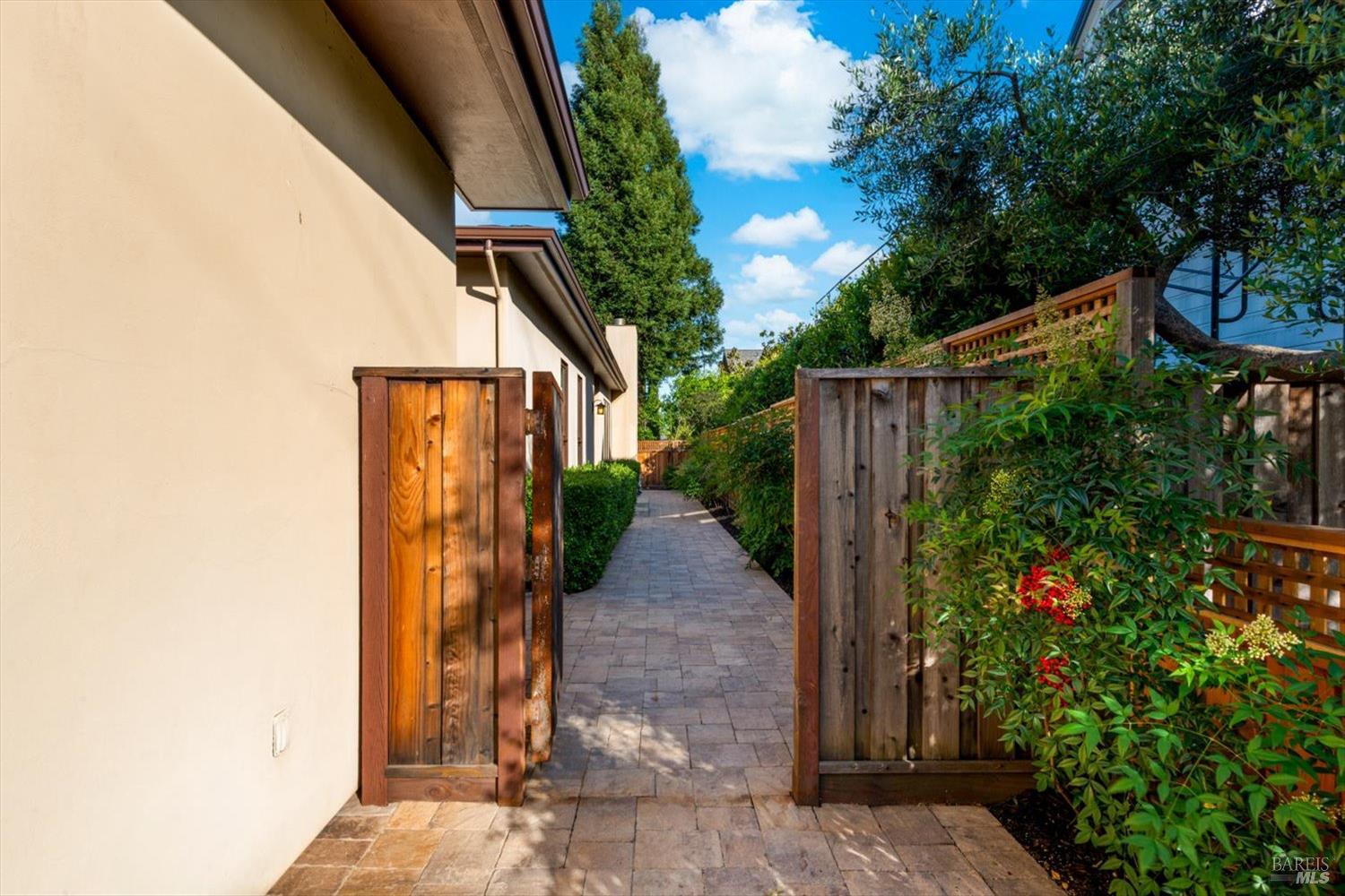 977 Pratt Avenue St. Helena CA 94574