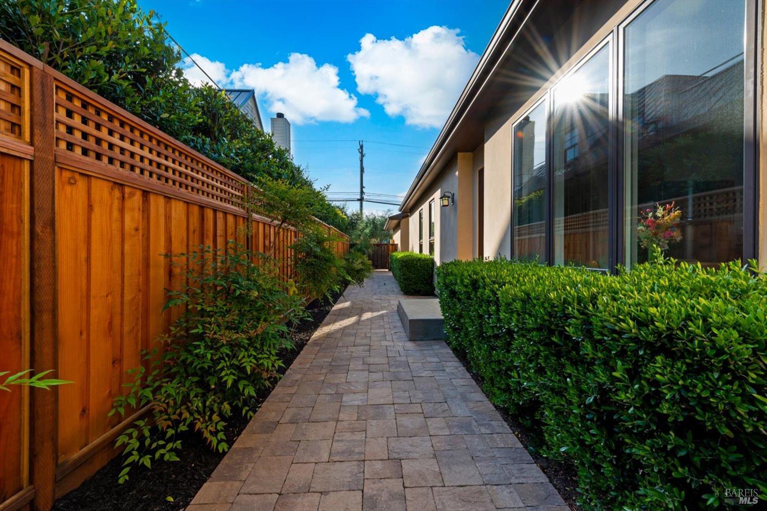 977 Pratt Avenue St. Helena CA 94574