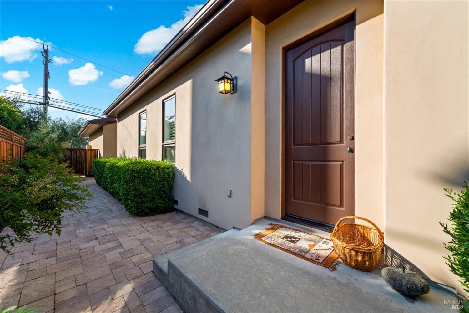 977 Pratt Avenue St. Helena CA 94574