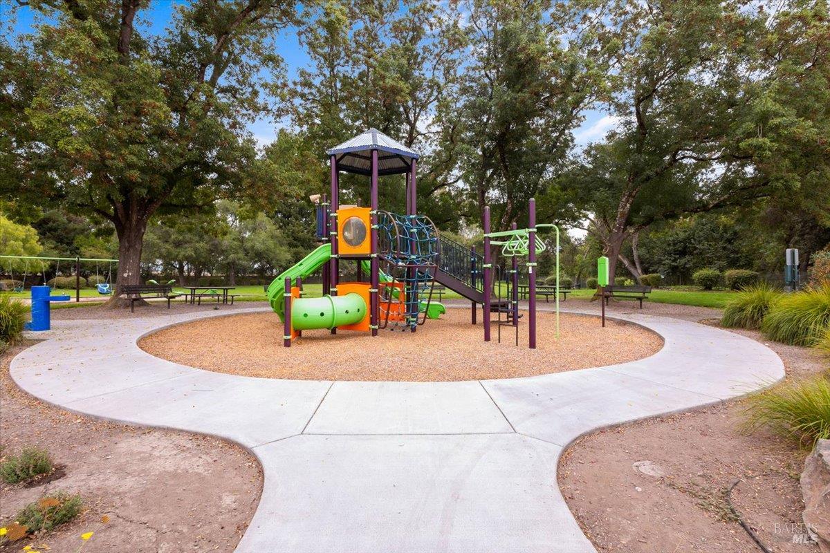 980 Stanislaus Way Santa Rosa CA 95401