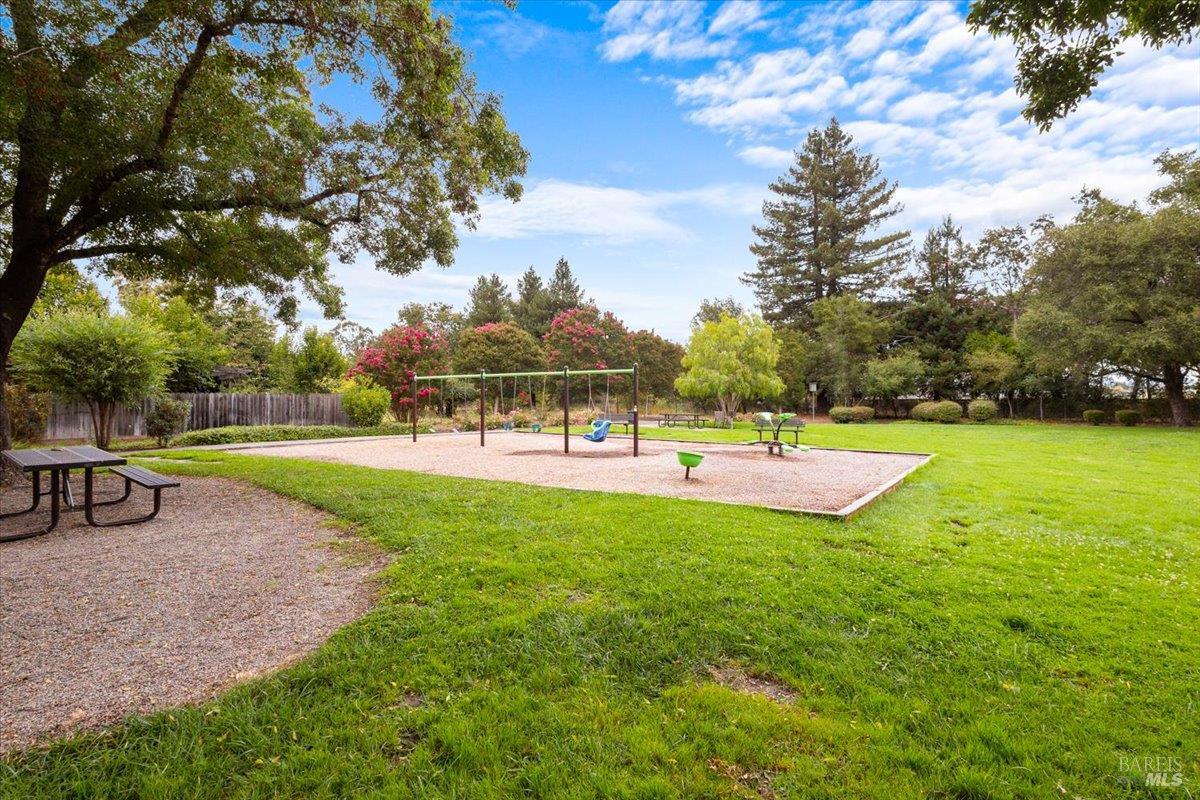 980 Stanislaus Way Santa Rosa CA 95401