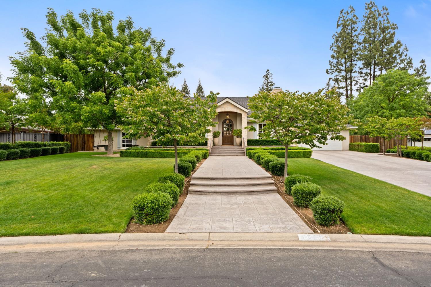 7550 N Spy Glass Avenue Fresno CA 93711