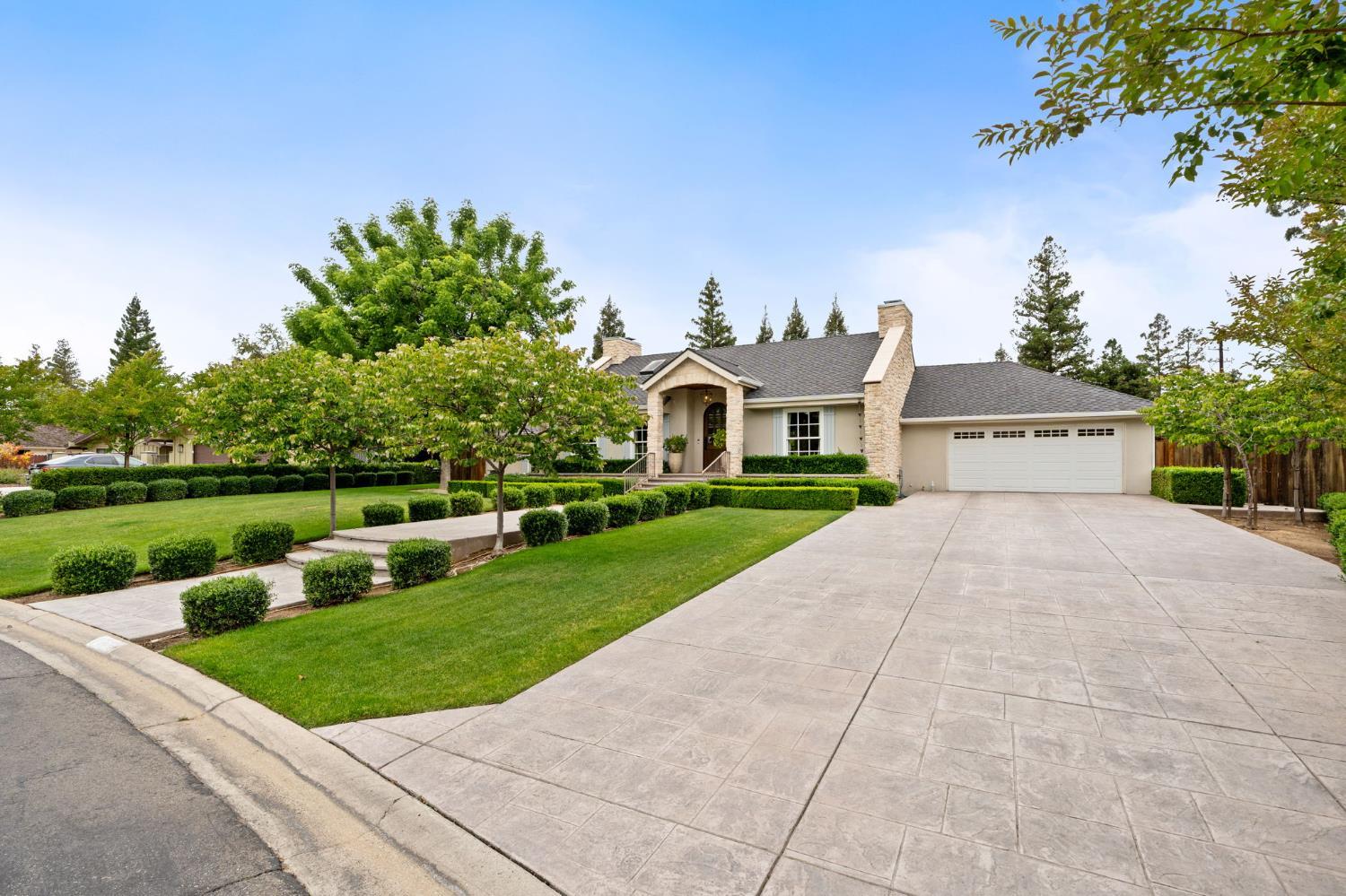 7550 N Spy Glass Avenue Fresno CA 93711