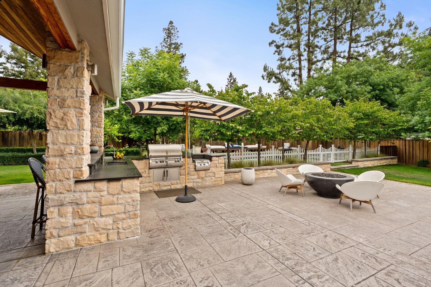 7550 N Spy Glass Avenue Fresno CA 93711