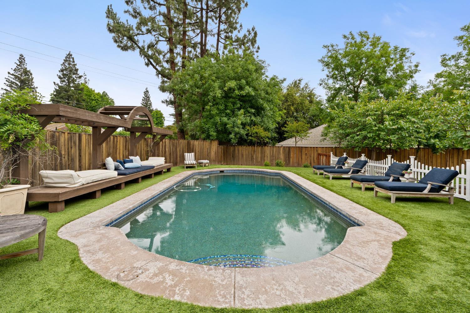7550 N Spy Glass Avenue Fresno CA 93711