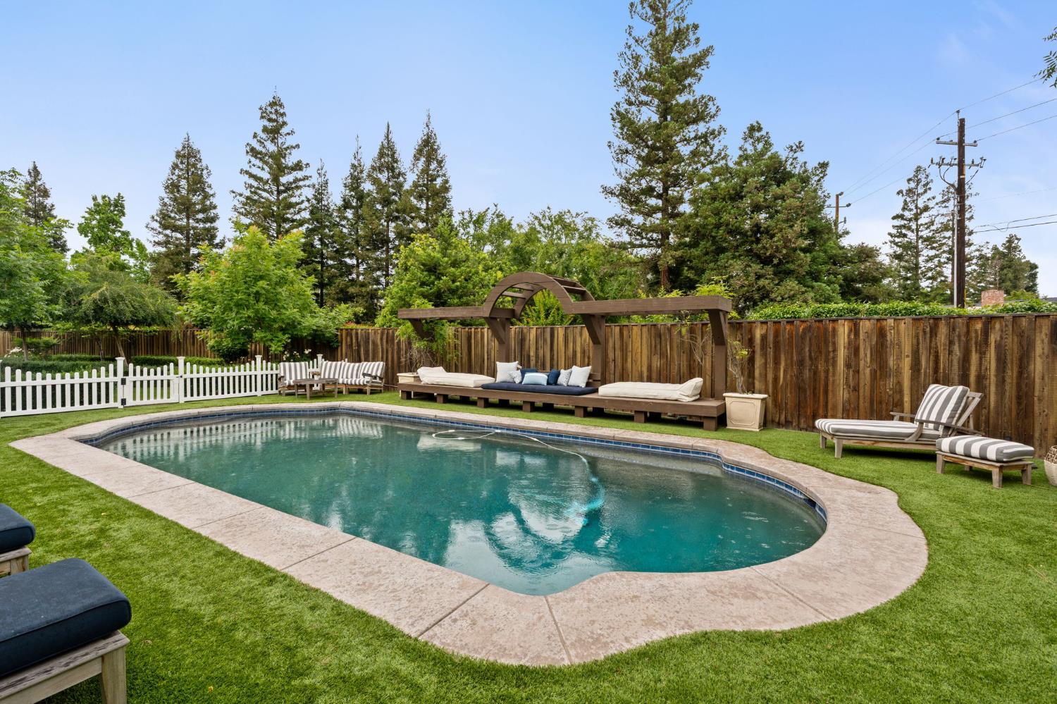 7550 N Spy Glass Avenue Fresno CA 93711