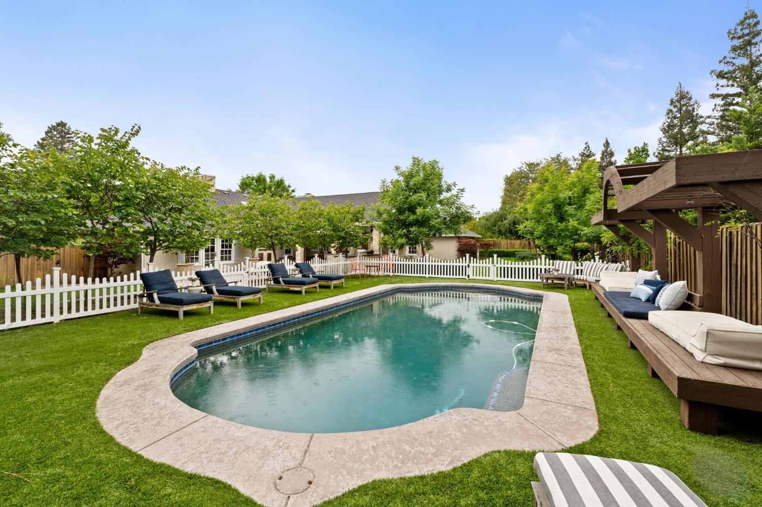 7550 N Spy Glass Avenue Fresno CA 93711