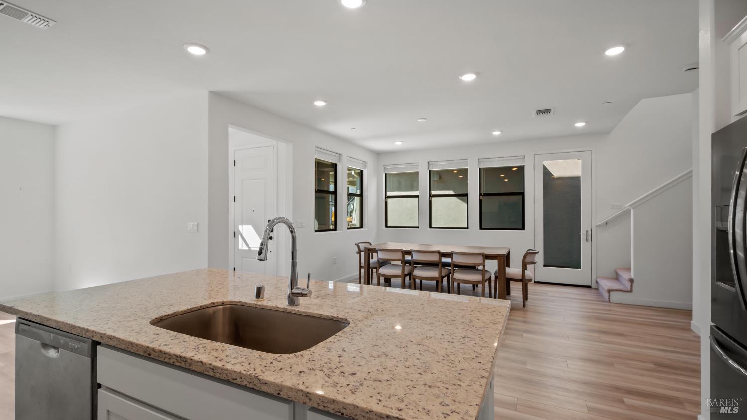 1586 Waterside Lane Rohnert Park CA 94928