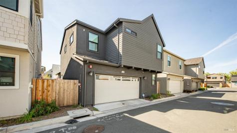 1586 Waterside Lane Rohnert Park CA 94928