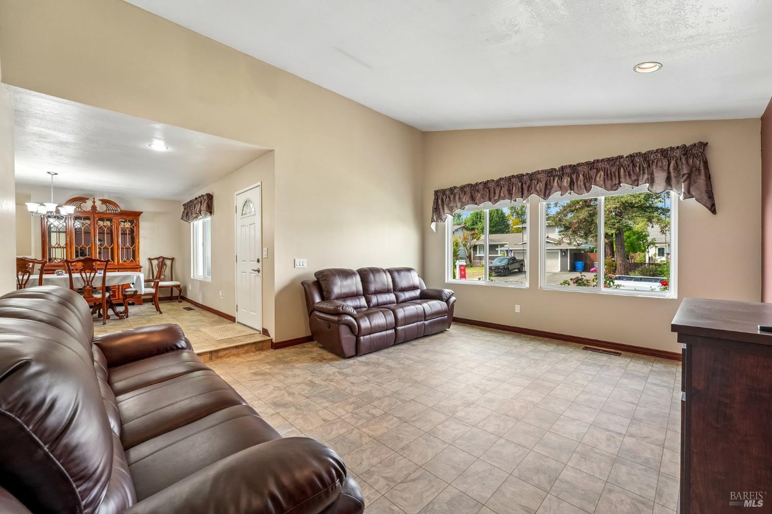 5346 Daniel Drive Rohnert Park CA 94928