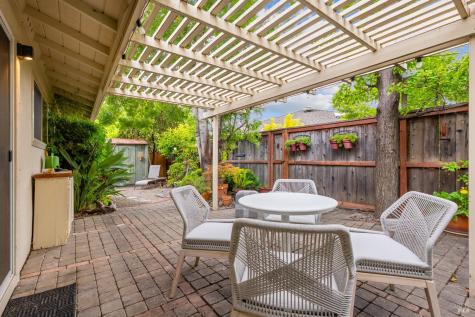 333 Orangewood Drive Healdsburg CA 95448
