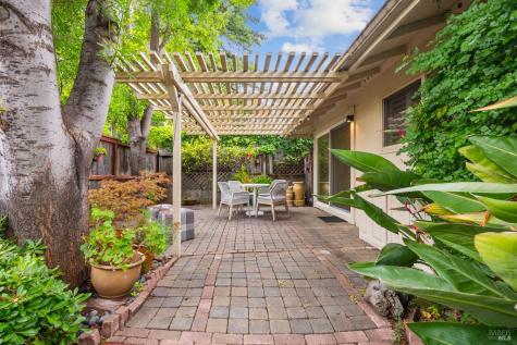 333 Orangewood Drive Healdsburg CA 95448