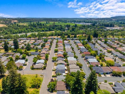 333 Orangewood Drive Healdsburg CA 95448