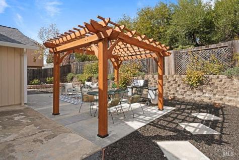 111 Philip Drive Healdsburg CA 95448