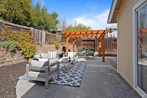 111 Philip Drive Healdsburg CA 95448