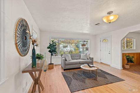 201 Triplett Drive Cloverdale CA 95425