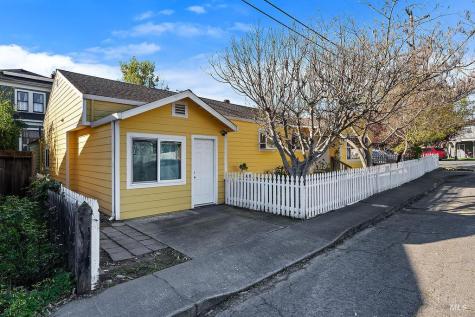 201 Triplett Drive Cloverdale CA 95425