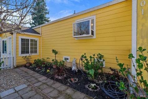 201 Triplett Drive Cloverdale CA 95425