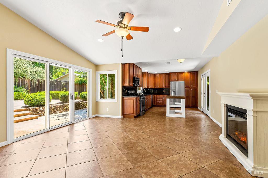 824 Prince Avenue Healdsburg CA 95448