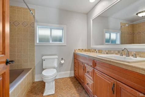824 Prince Avenue Healdsburg CA 95448