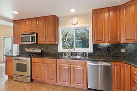 824 Prince Avenue Healdsburg CA 95448