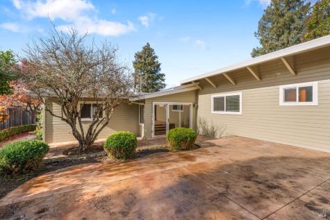 824 Prince Avenue Healdsburg CA 95448