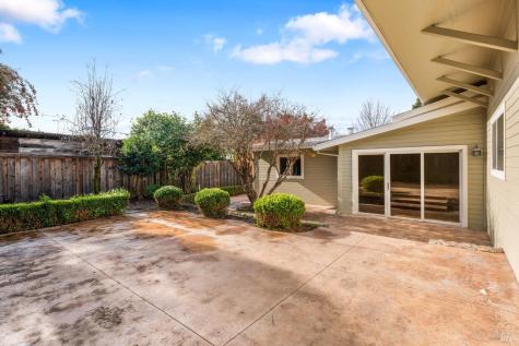 824 Prince Avenue Healdsburg CA 95448