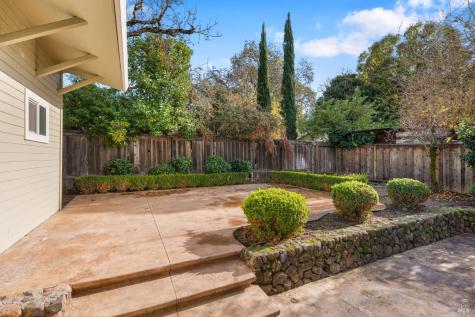 824 Prince Avenue Healdsburg CA 95448