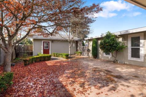 824 Prince Avenue Healdsburg CA 95448