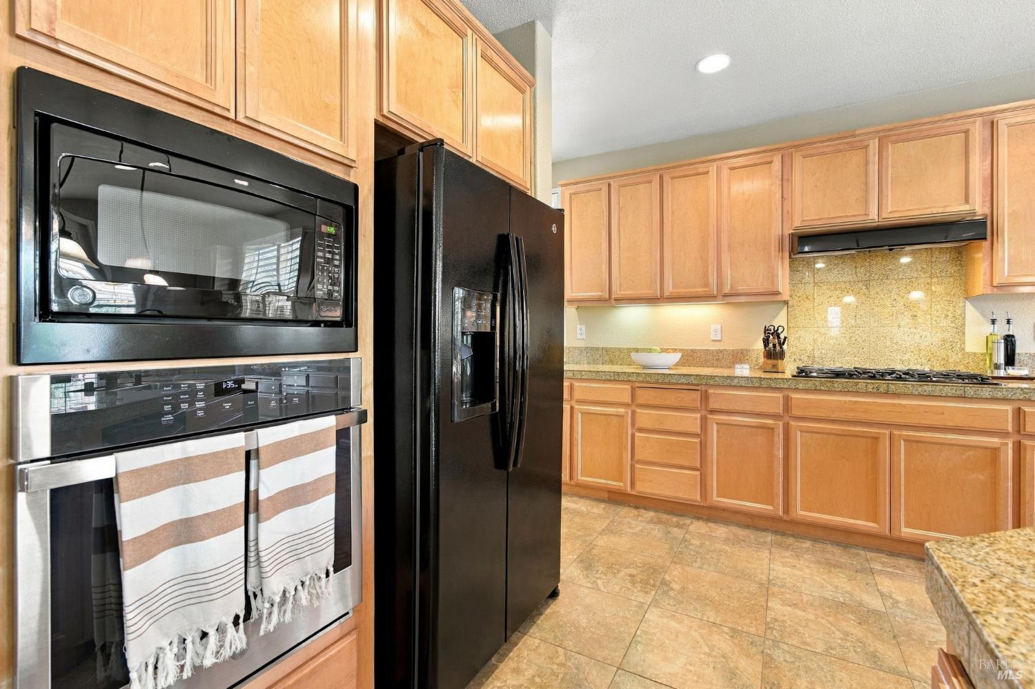 754 Burgundy Way Windsor CA 95492